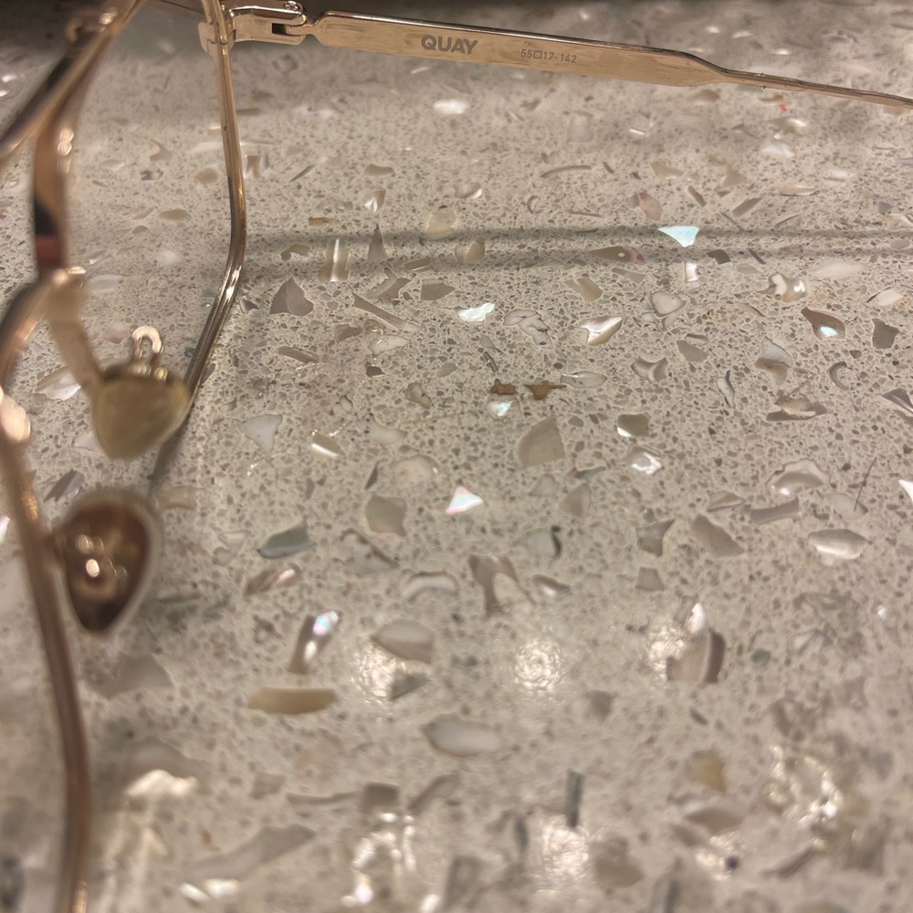 Quay Glasses Clear - Picture 4 of 5